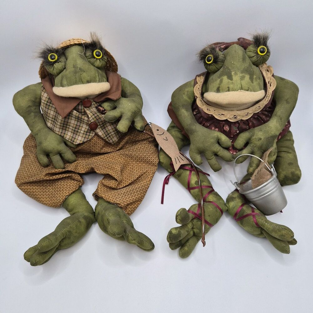 Vintage 1998 Tender Hearts Collectibles  Fishing Frogs Couple Soft Shelf Sitters